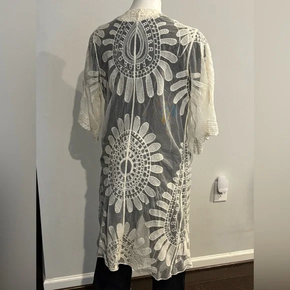 Rebellion Again Lacy Duster/Kimono in Cream - Picture 3 of 5